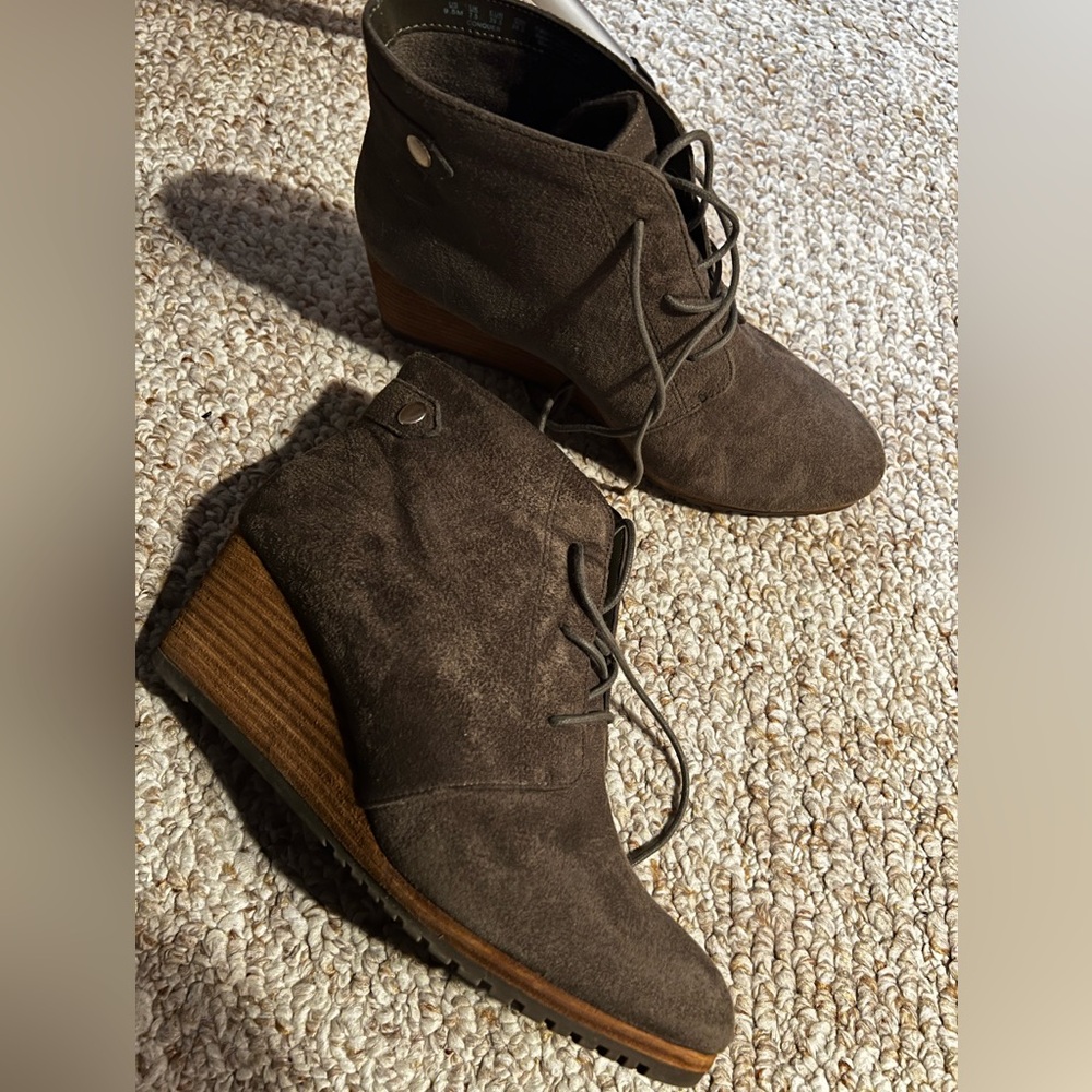 Dr Scholls green booties